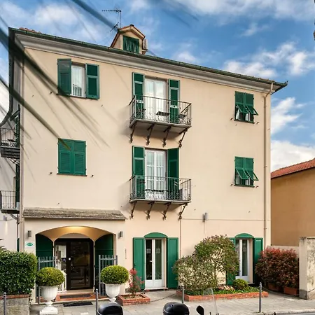 Hotell Alle Vecchie Mura 2*